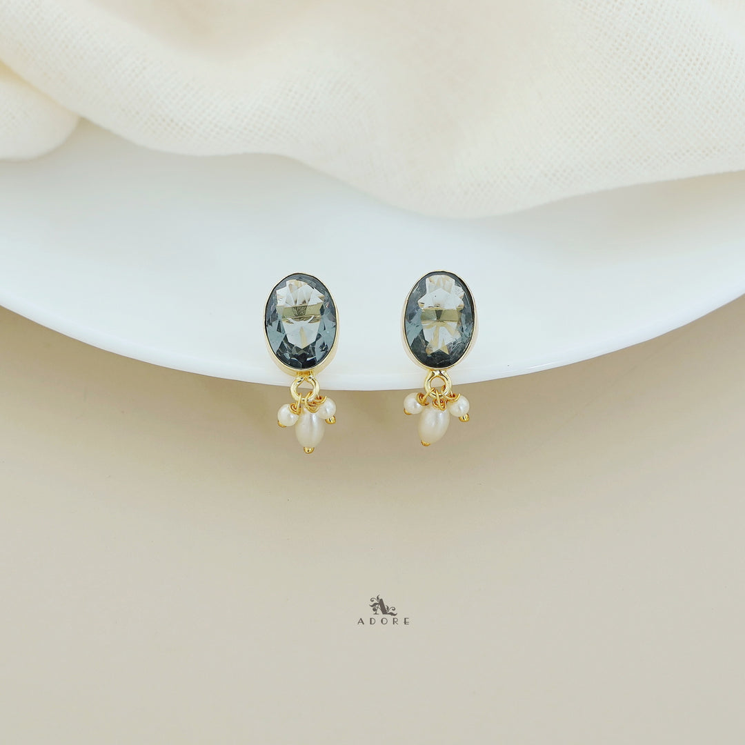 Liv Glossy Oval Pearl Earring