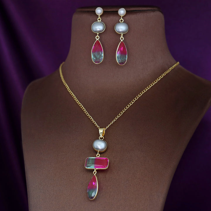 Laya Glossy And Pearl Neckpiece With Earring