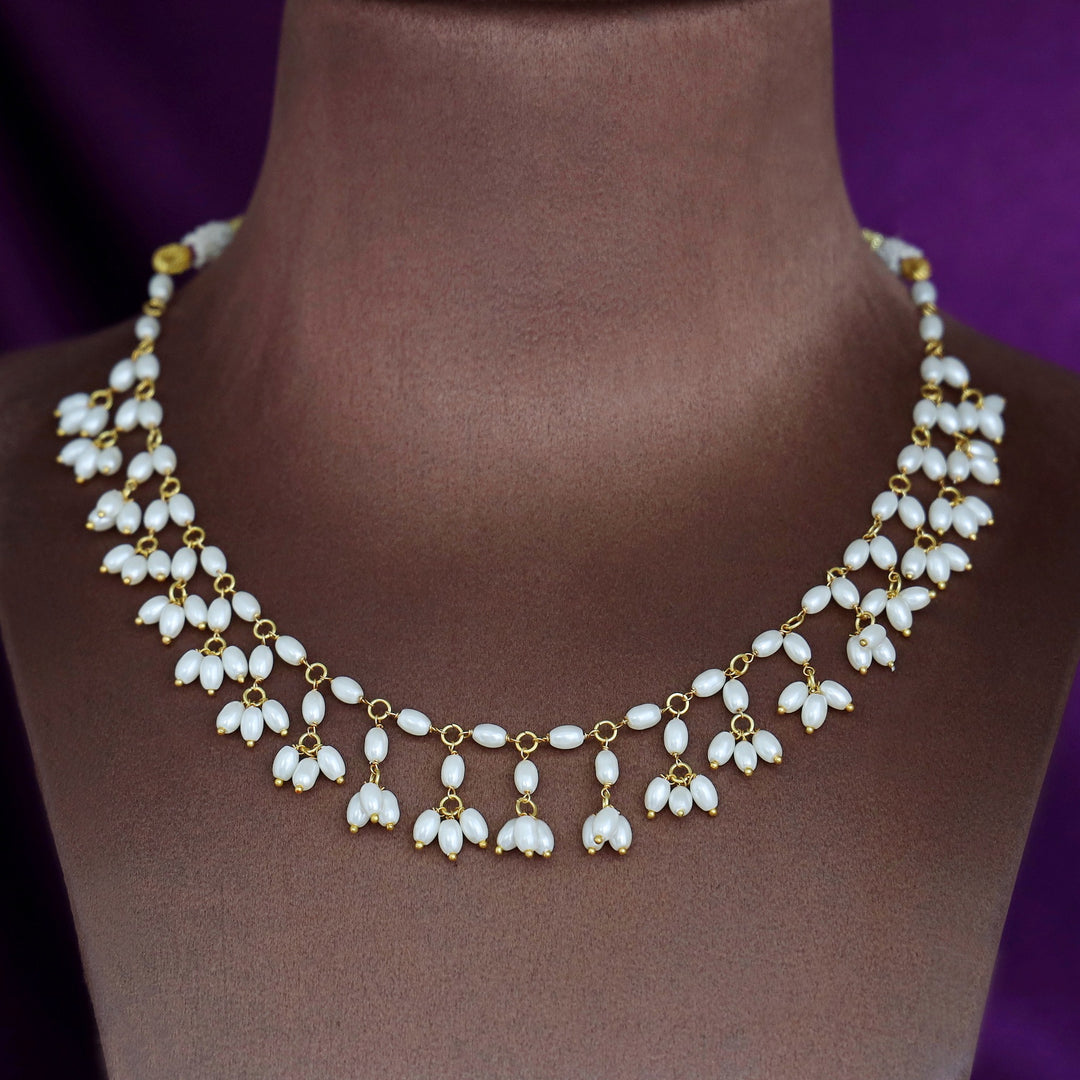 Lova Pearl Hanging Neckpiece