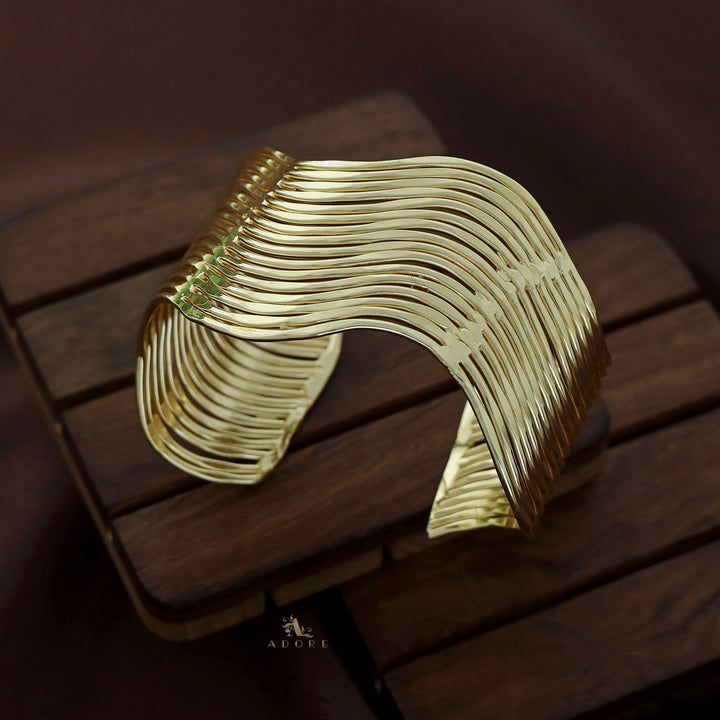 Jubily Golden Wavy Bangle