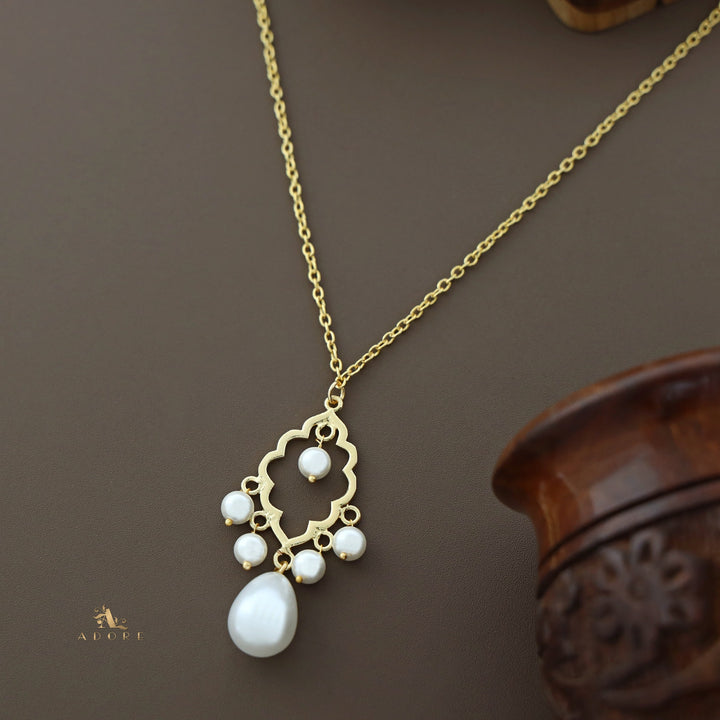 Golden Cloud And Novalta Pearl Neckpiece