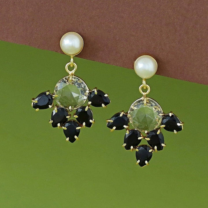 Darya Glossy Pearl Earring