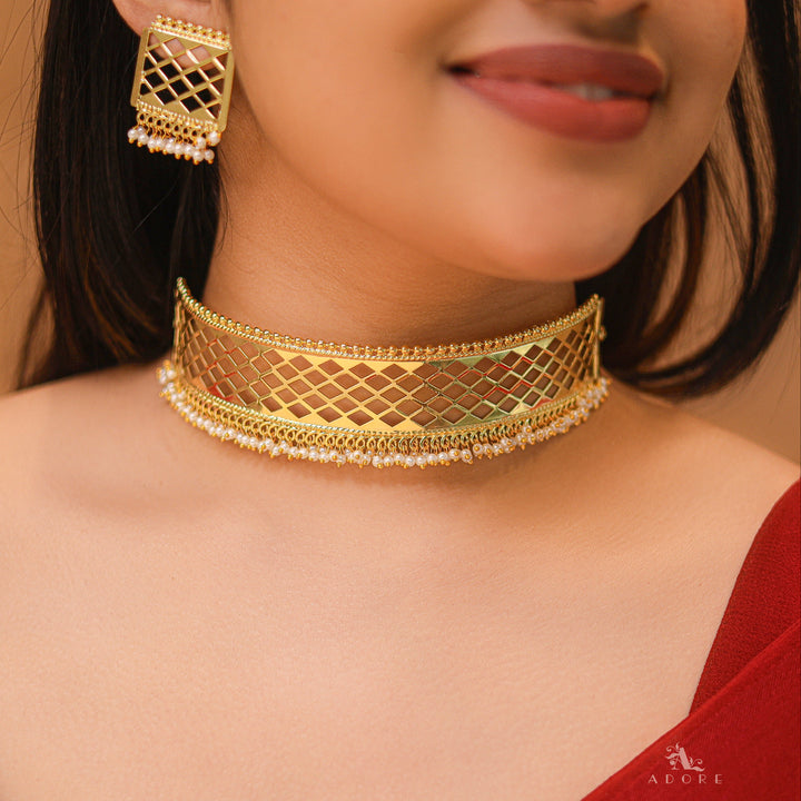 Hanaa Golden Mini Diamond and Cluster Pearl Neck Cuff with Earring