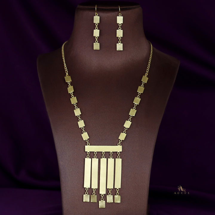 Elory Golden Square Long Neckpiece With Drop