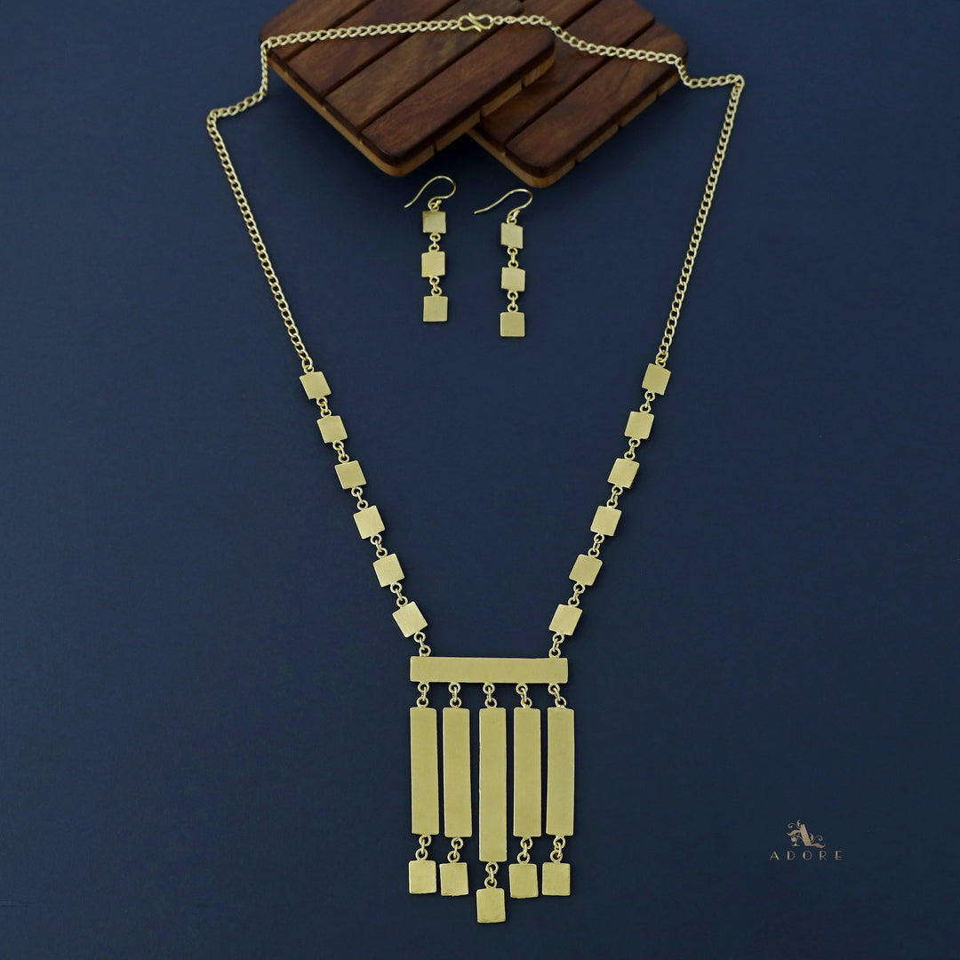 Elory Golden Square Long Neckpiece With Drop