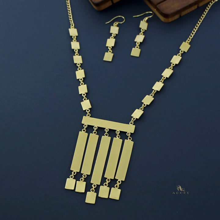 Elory Golden Square Long Neckpiece With Drop