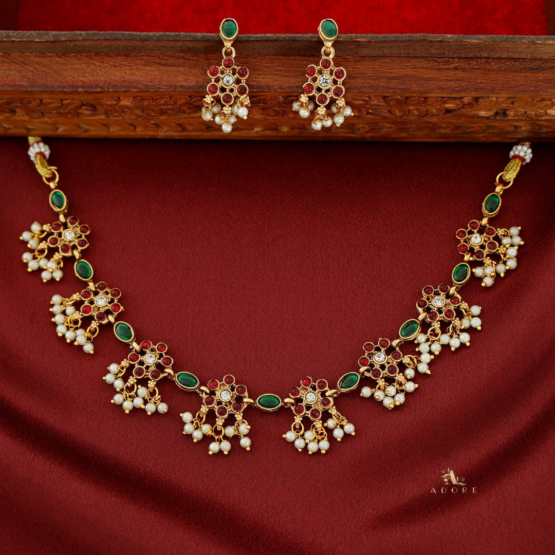 Dipa Flowery Pearl Neckpiece With Earring