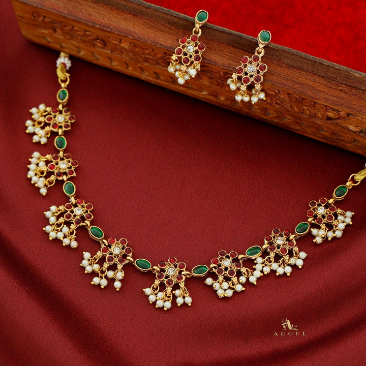 Dipa Flowery Pearl Neckpiece With Earring