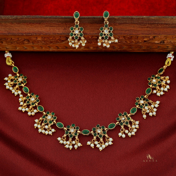 Dipa Flowery Pearl Neckpiece With Earring