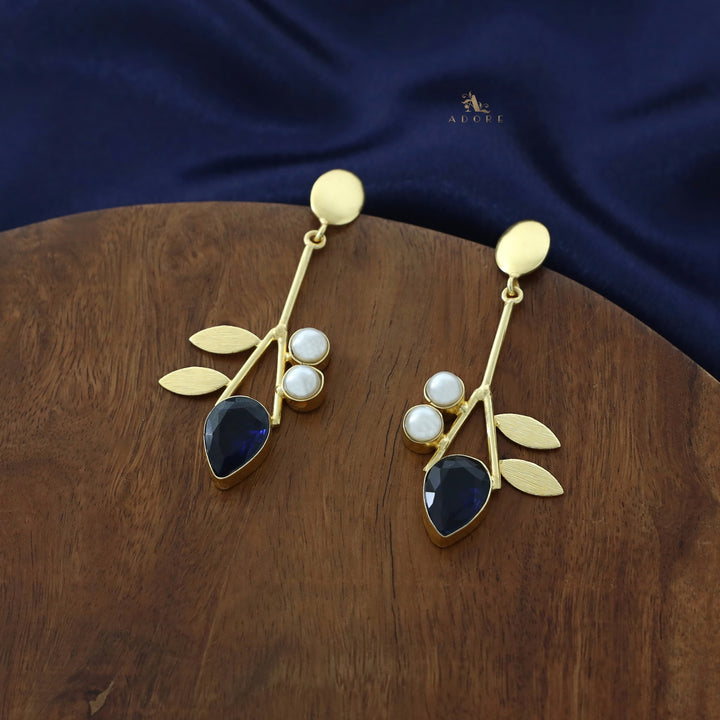 Carter Oval Dual Pearl Leaf Earring