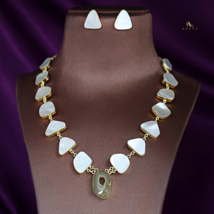 Natural MOP + Agate Stone Neckpiece With Stud