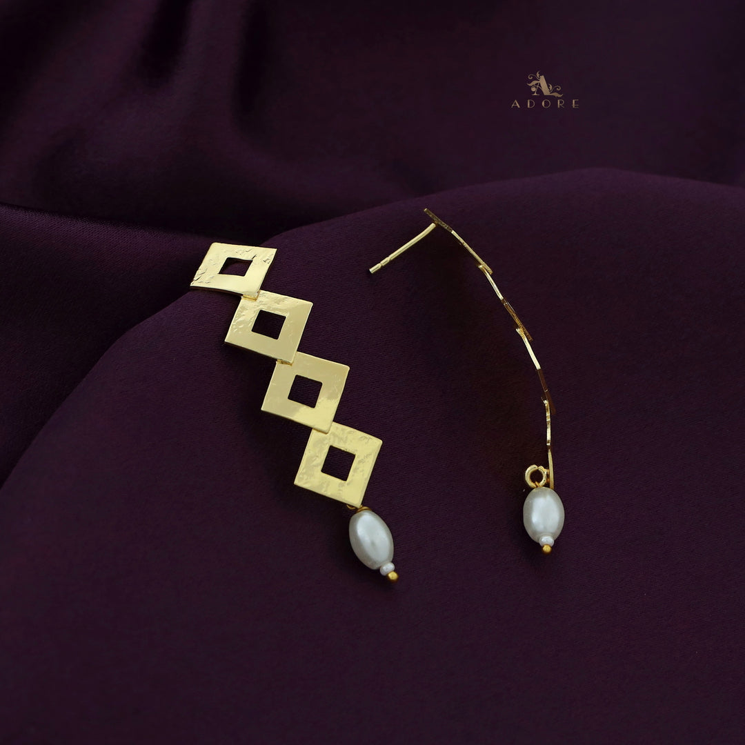 Golden Tetra Diamond With Pearl Earring