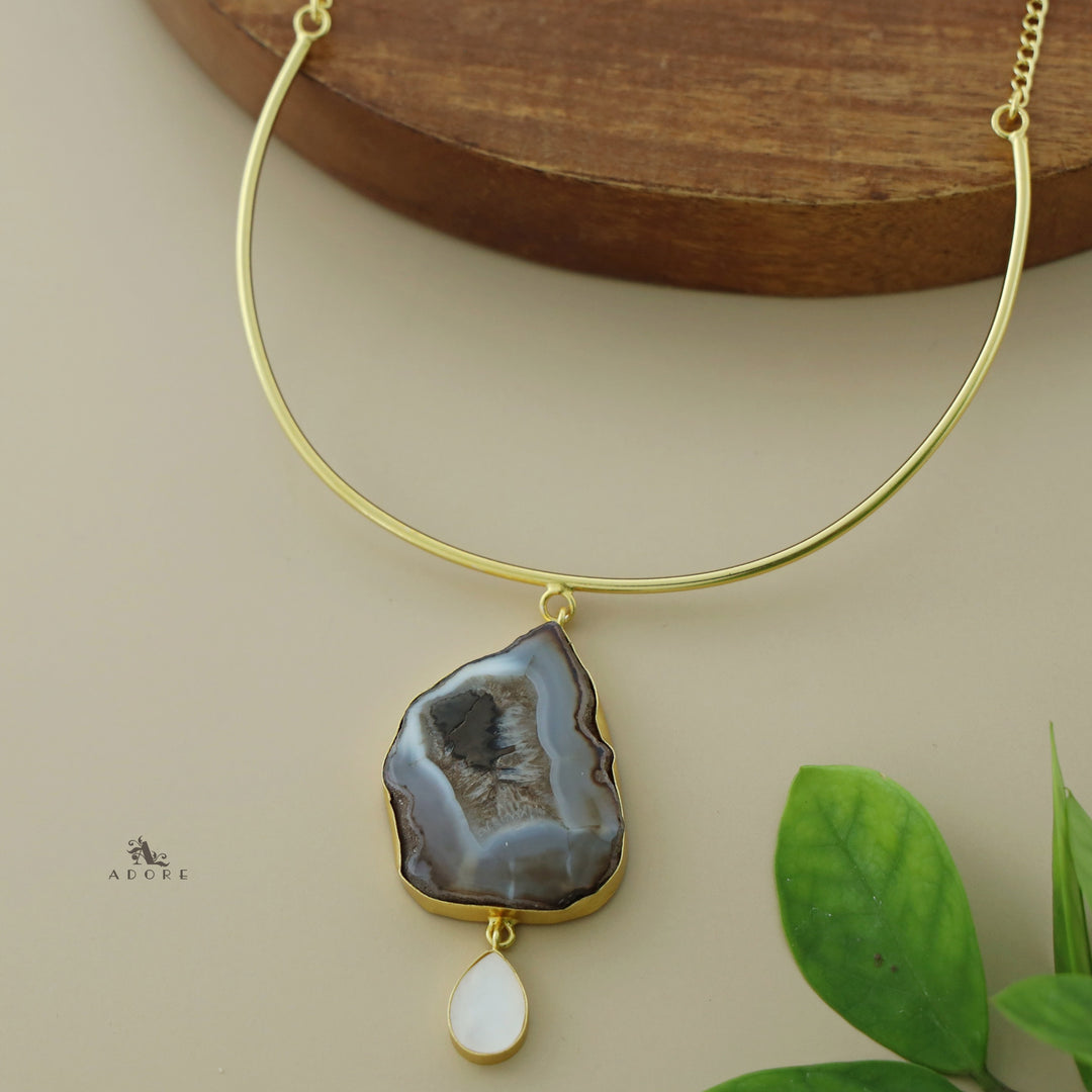 Golden Neckcuff With Agate + Mop Pendant