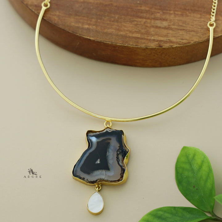 Golden Neckcuff With Agate + Mop Pendant