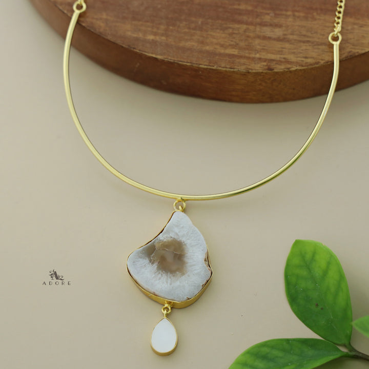 Golden Neckcuff With Agate + Mop Pendant