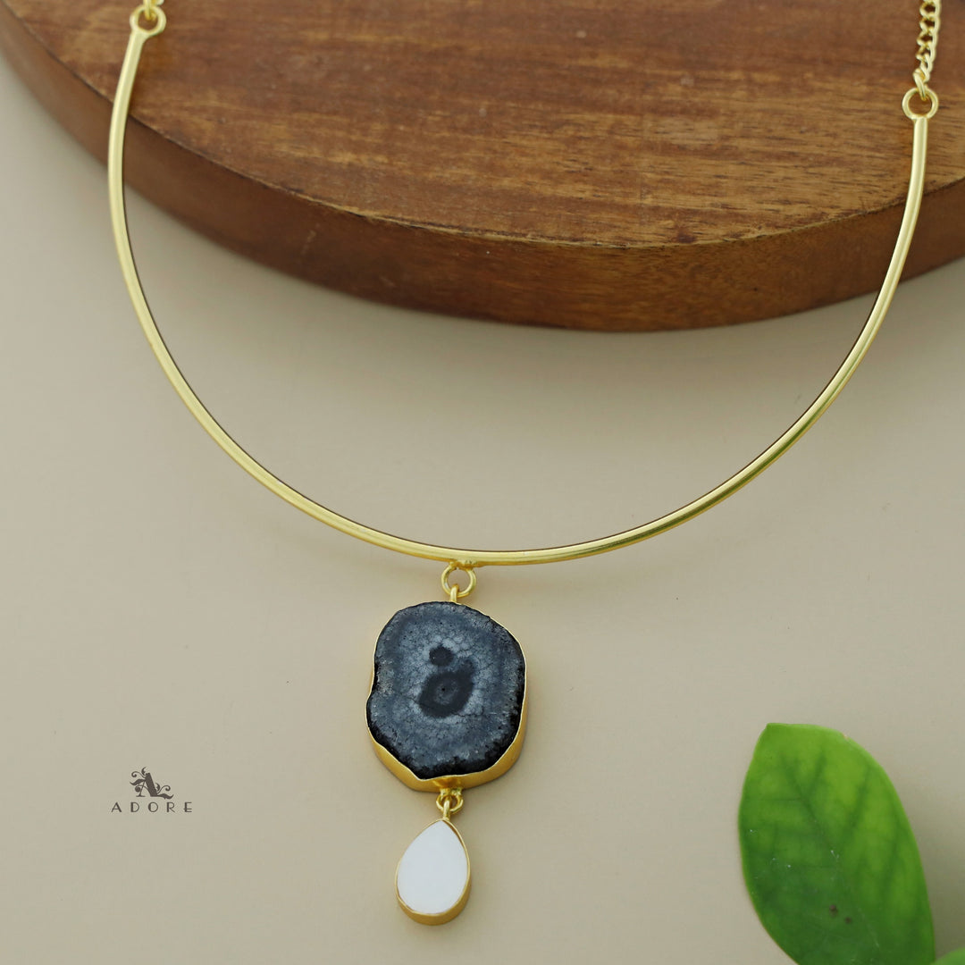 Golden Neckcuff With Agate + Mop Pendant