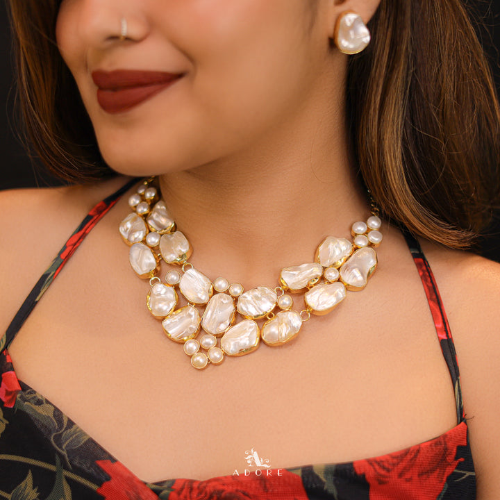 Daya Golden Baroque Neckpiece With Earring