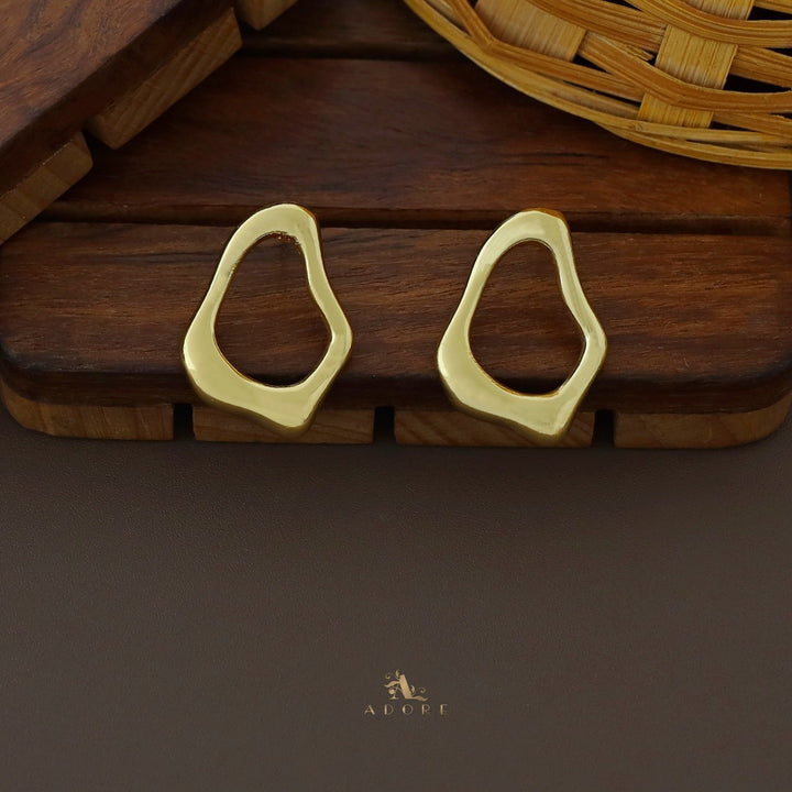 Golden Curvy Shape Earring