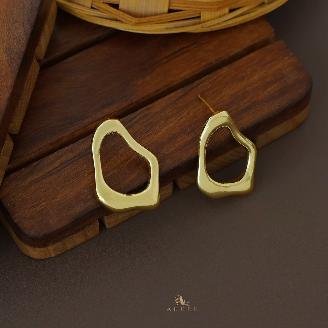 Golden Curvy Shape Earring