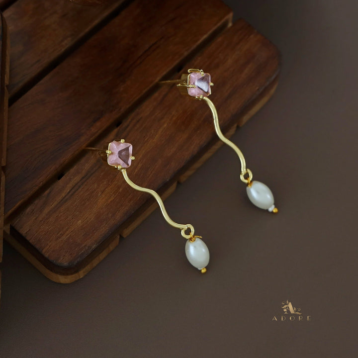 Golden Wavy Pearl Glossy Earring