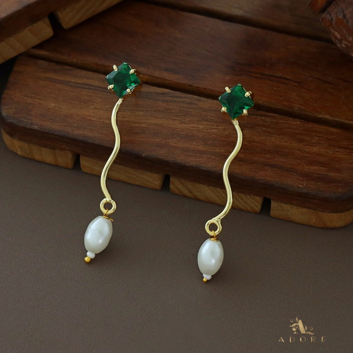 Golden Wavy Pearl Glossy Earring