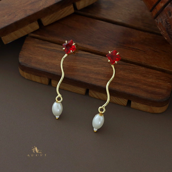 Golden Wavy Pearl Glossy Earring