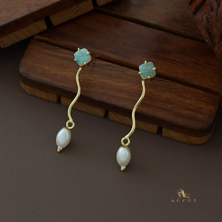 Golden Wavy Pearl Glossy Earring