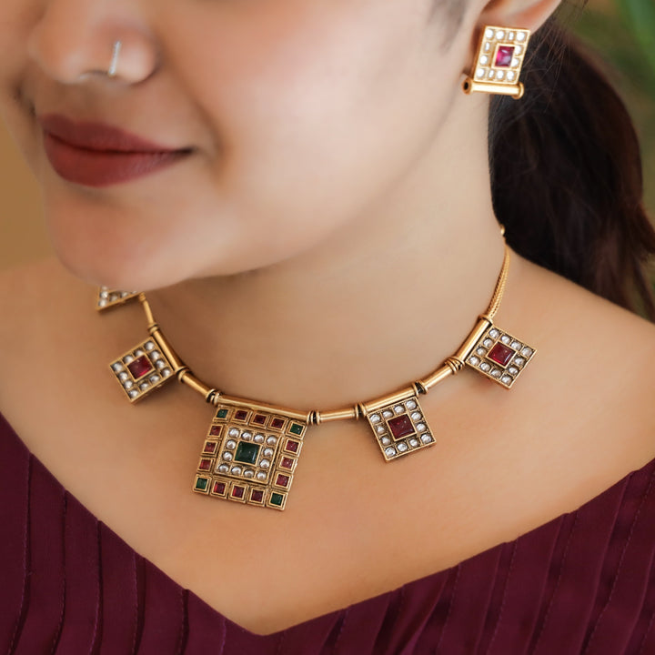 Aakaanksha Square Short Neckpiece With Earring