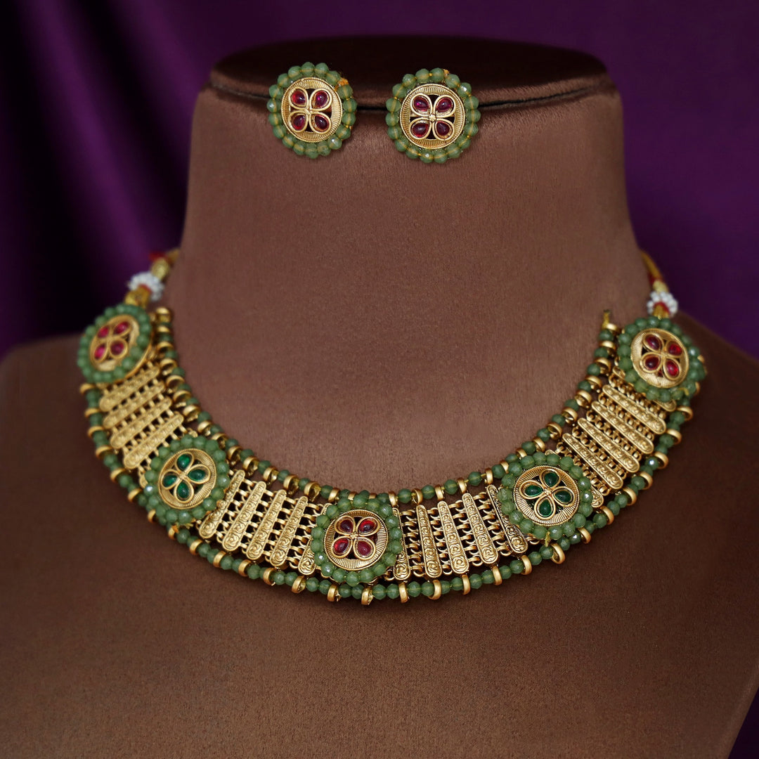 Malavika Beaded Kemp Short Neckpiece With Stud