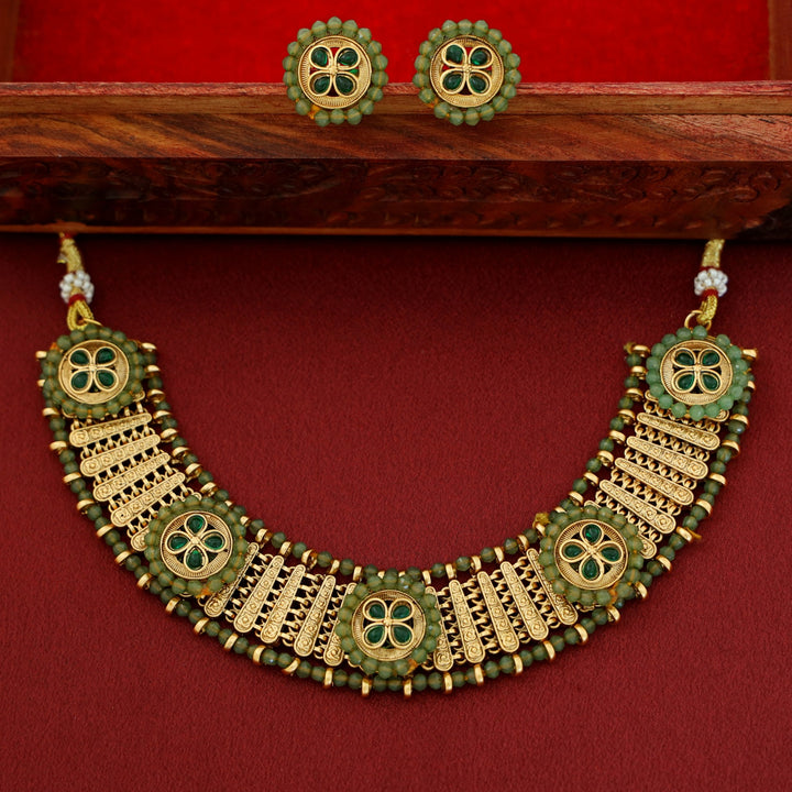 Malavika Beaded Kemp Short Neckpiece With Stud