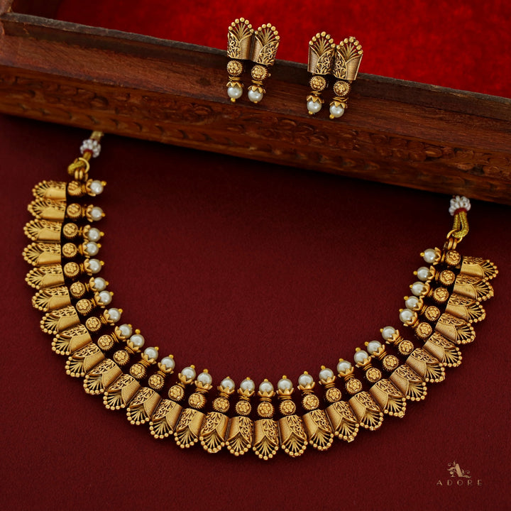 Maadhavi Pearl Box Short Neckpiece with Earring