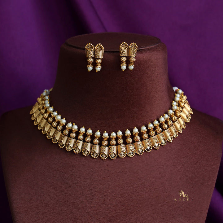 Maadhavi Pearl Box Short Neckpiece with Earring