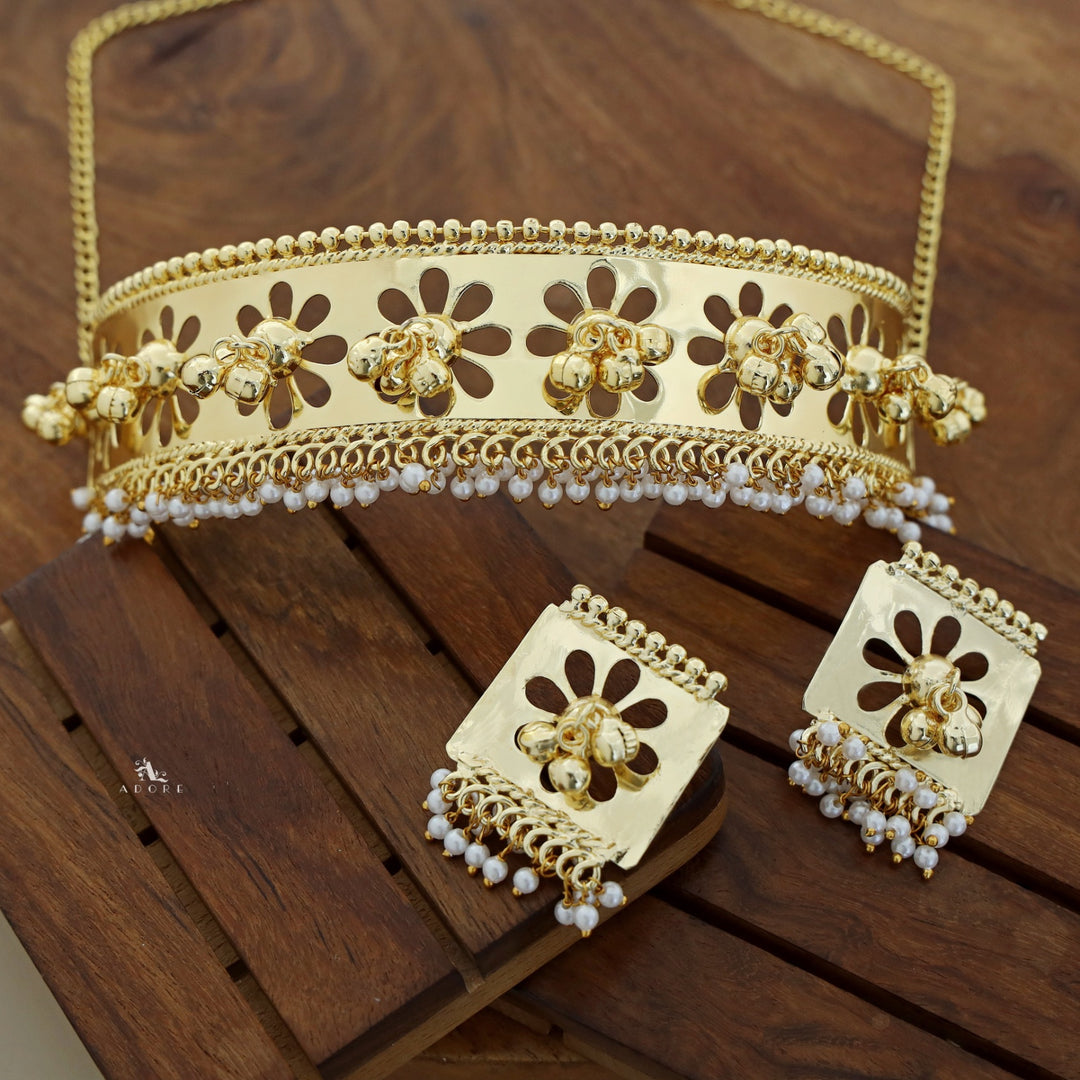 Maahika Golden Ghungroo Pearl Choker With Earring