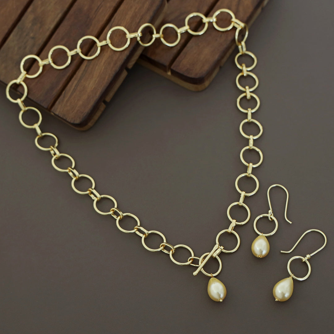 Elowyn Golden Circle Pearl Link Lock Neckpiece With Drop