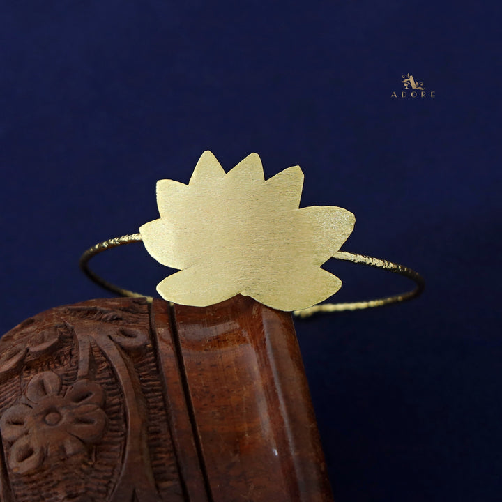 Golden Textured Flower Hammered Bangle