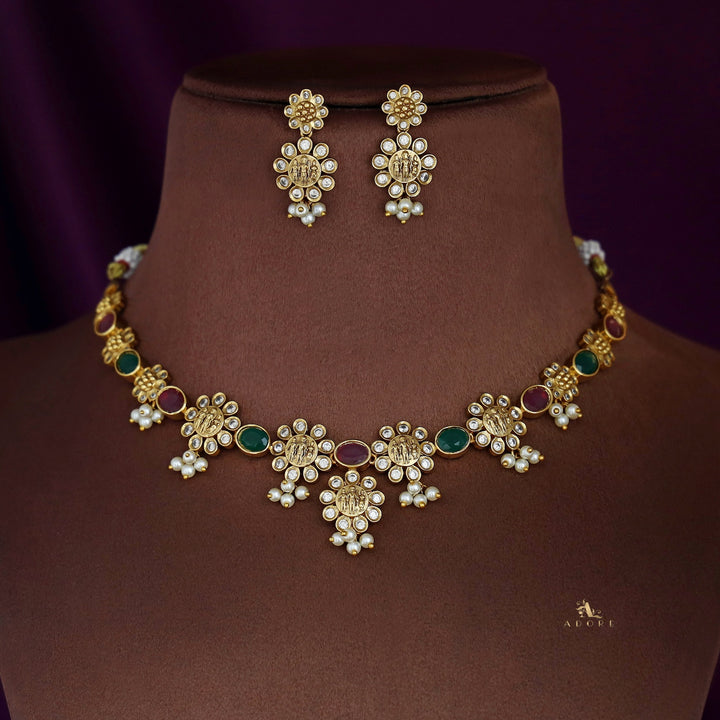 Kaashvi Floral Pearl Short Neckpiece With Earring