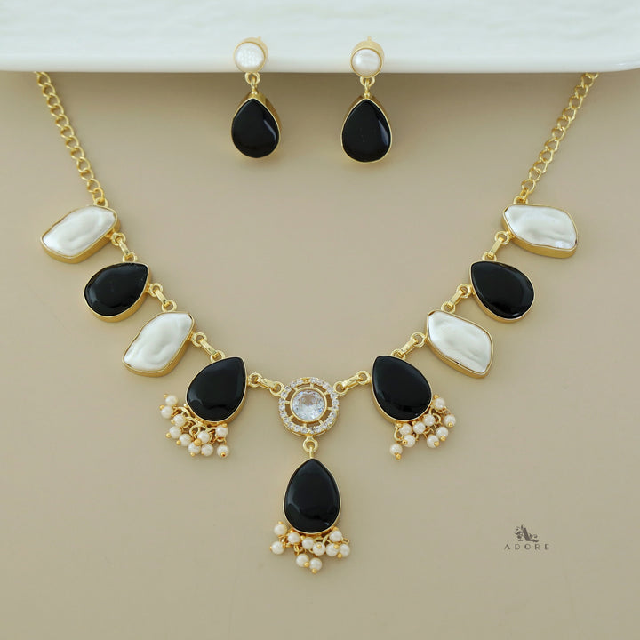 Jagrati Golden Pearl Baroque Drop Neckpiece With Earring