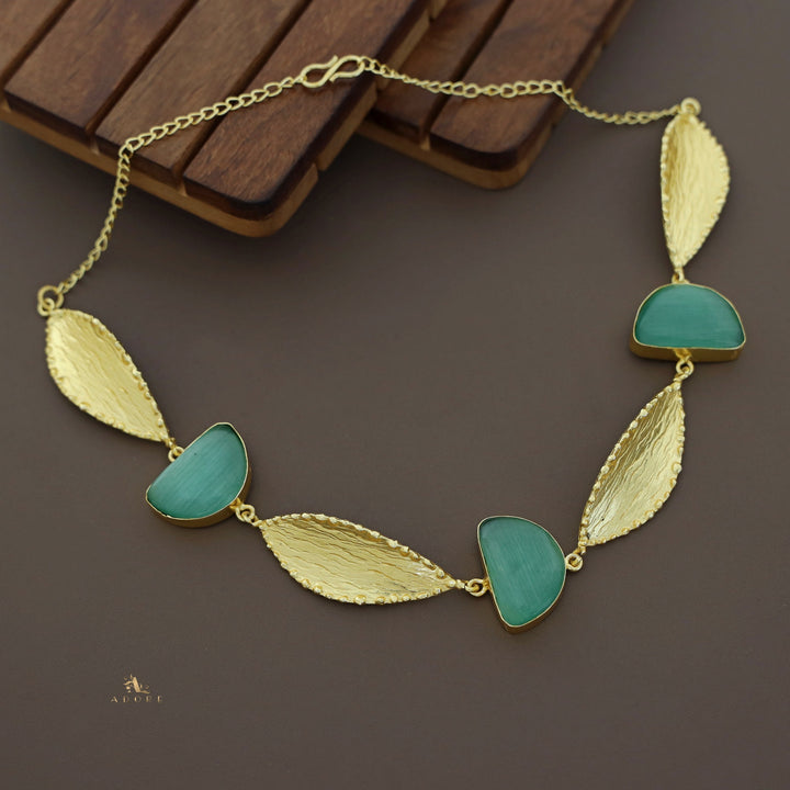 Mabel Golden Textured Leaf Short Neckpiece