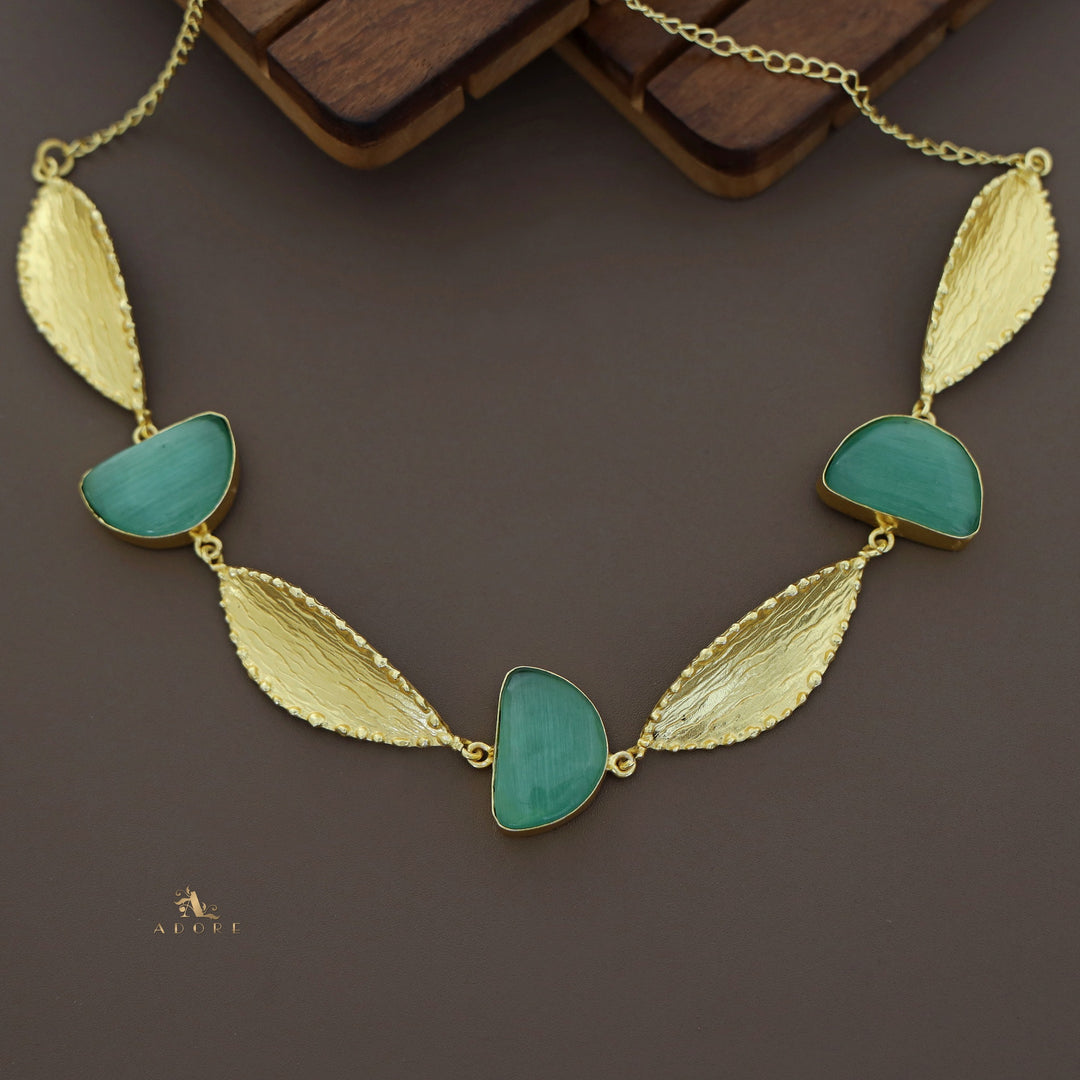 Mabel Golden Textured Leaf Short Neckpiece