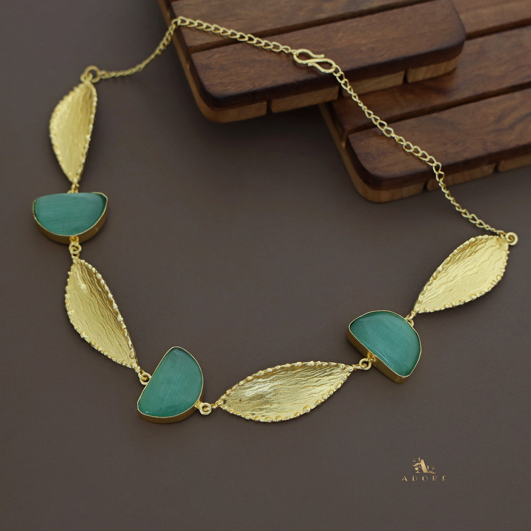 Mabel Golden Textured Leaf Short Neckpiece