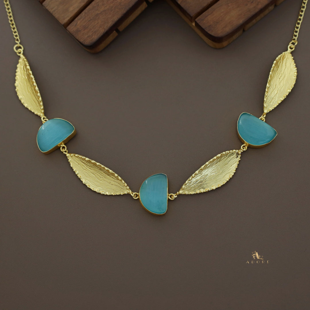 Mabel Golden Textured Leaf Short Neckpiece