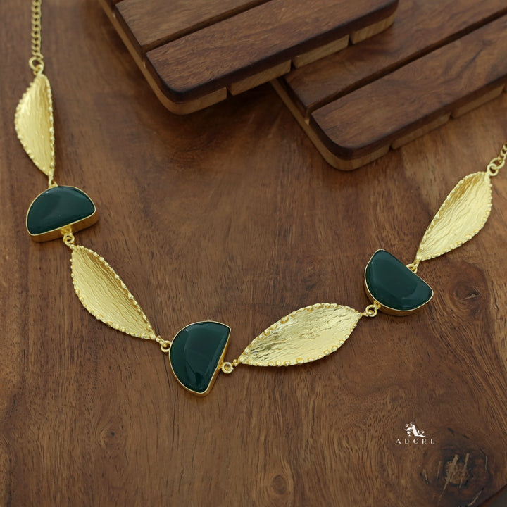 Mabel Golden Textured Leaf Short Neckpiece