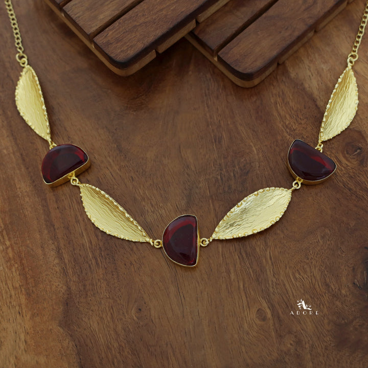 Mabel Golden Textured Leaf Short Neckpiece