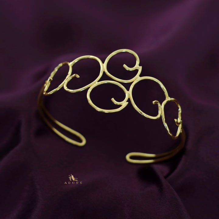 Lixa Golden Hammered Round Bangle