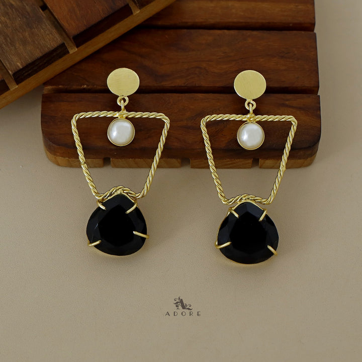 Resa Pearl Golden Twisted Oval Earring