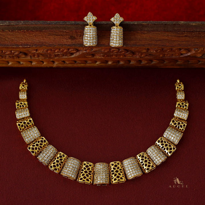 Kirti Dhara Shield Short Neckpiece with Earring