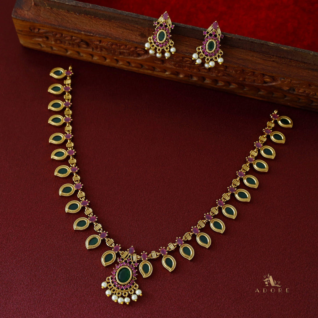 Devansha Paalakka Short Neckpiece With Earring