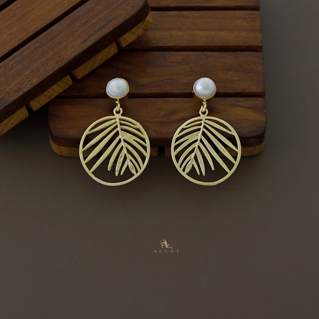 Golden Vany Leafy Glossy Round Earring