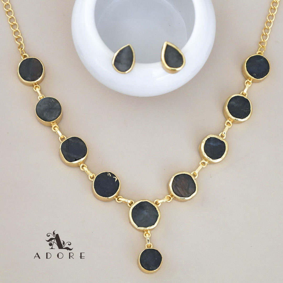 Marleigh Raw Stone Neckpiece With Stud