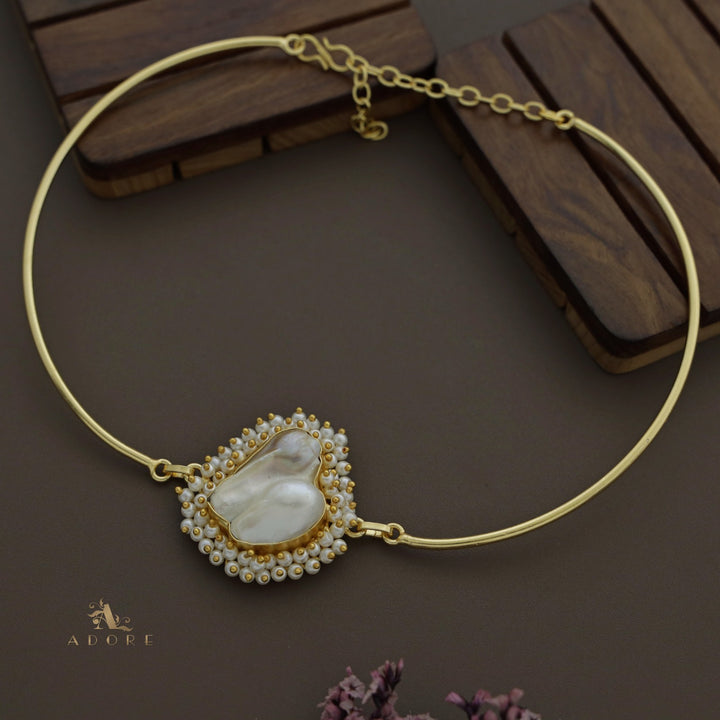 Baroque Cluster Pearl Golden Neck Cuff